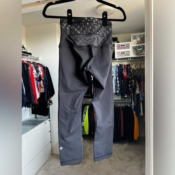 Lululemon Wunder Under Crop (Hi-Rise) (Full-On Luon) - size 4 - Picture 4 of 5